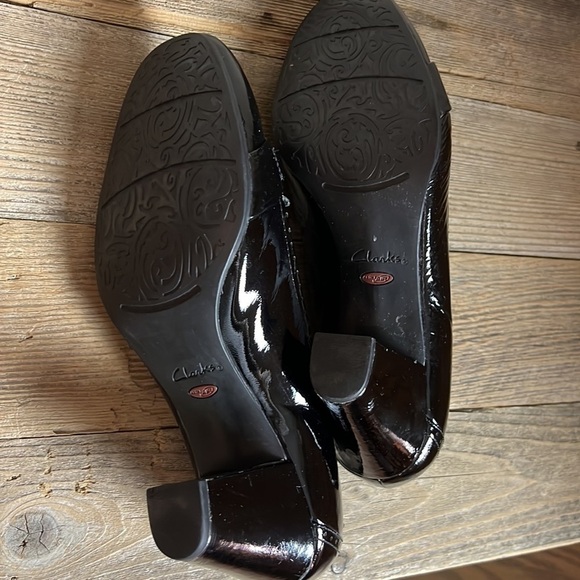 Clarks artesian black patent leather loafer style heels. Size 9.5. EUC - Picture 5 of 6